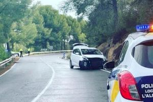 Un coche se estrella en la carretera de l'Alcora a la Foia