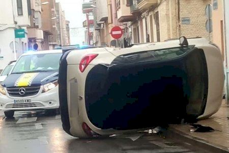 Bolca un cotxe en ple centre de Vila-real