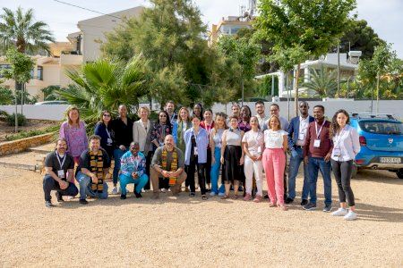 40 personas procedentes de 22 países aprenden en l’Alfàs sobre procesos de paz y gestión de conflictos