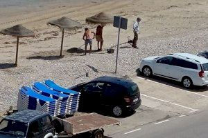 Hamacas y sombrillas invaden la ‘no playa’ Morro de Gos de Oropesa
