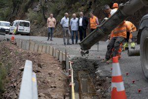 Arreglan la carretera entre Aín y Almedíjar antes del paso de la Vuelta a España
