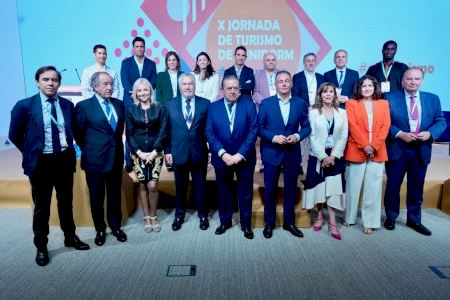 Más de 400 empresarios y directivos se dan cita en la Jornada de Turismo de Benidorm