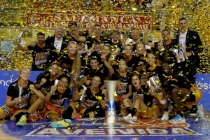 La copa de la Liga Femenina Endesa lograda por el Valencia Basket estará expuesta en Alzira, Aldaya y Valencia