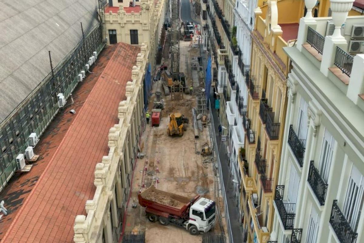 Avanzan las obras del gran túnel peatonal que conectará dos estaciones de metro en el centro de Valencia