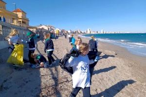 Los colegios De la Vega Baja de Alicante y Murcia ya evitan 37 toneladas de emisión de C02 anual con su transición a la energía solar