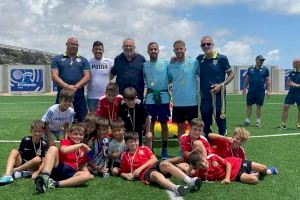 Ciento de familias acuden al polideportivo El Vincle para animar a los niños en el torneo de verano “La Illeta Cup” de fútbol