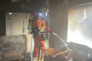 Crema en un incendi la seu de la Seguretat Social a Sueca