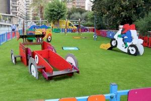 Benidorm incorpora un nuevo parque en la calle Periodista Emilio Romero que completa una red de 25 espacios infantiles por toda la ciudad