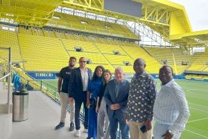El president de la Federació de Futbol de Nigèria s'interessa per les insfraestructures esportives Vila-real