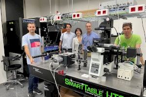 Investigadors de la UA aconsegueixen imprimir per primera vegada materials mitjançant tècniques làser que canvien amb el voltatge