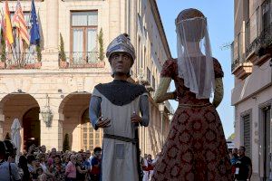 Gandia celebra la festividad del Corpus Christi con las tradicionales danzas y la procesión
