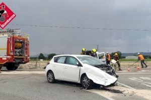 Cuatro vehículos implicados en un aparatoso accidente entre Villena y Yecla