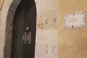 L’Ajuntament de Cocentaina renova la retolació de les sales del Palau Comtal