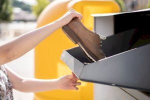 Un ayuntamiento de Castellón suma un quinto contenedor: Será para reciclar ropa