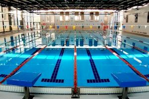 Los cursos de verano de natación de Alcoy cuentan con 136 personas inscritas