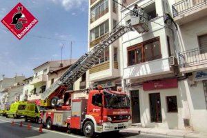 Greu accident a Altea: els bombers extrauen al ferit des de la segona altura d'un habitatge