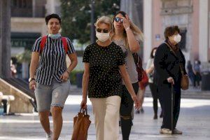 Sanidad decide este viernes si se pone fin a las mascarillas en centros sanitarios y farmacias