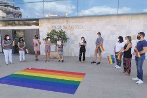 Foto de archivo de una concentración en apoyo al colectivo LGTB en el Ayuntamiento de Almenara