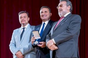 Bernabé Cano recibe la medalla de plata de la Real Orden del Mérito Deportivo