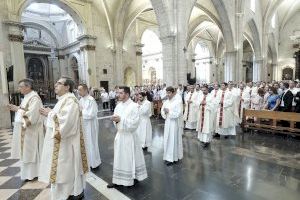 La Catedral acoge la ordenación sacerdotal de cuatro seminaristas “llamados a servir a todos”