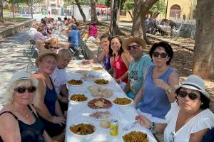 Ester Giner asiste a la paella monumental de la asociación de jubilados y pensionistas La Panderola