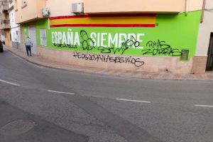Continua la polèmica a Nàquera: Vox denuncia un atac vandàlic en la seua seu