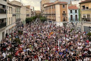 Más de 2.300 personas se dieron cita ayer en la Plaza de la Constitución para celebrar el ascenso del Eldense a Segunda División