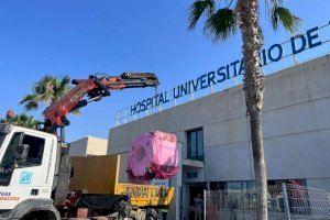 El hospital universitario de Torrevieja inicia la instalación de un nuevo equipo de resonancia magnética de última generación