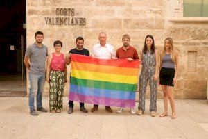 Compromís denuncia que el sectarisme de PP i VOX impedeix que la bandera de l’Orgull LGTBI lluïsca hui a Les Corts
