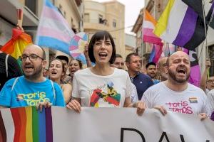 La ministra socialista Diana Morant encabeza la manifestación de orgullo LGTBI en Nàquera
