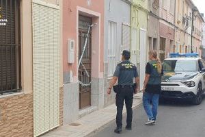 Tres detenidos por prender fuego a una vivienda de Sueca que obligó a desalojar las casas colindantes