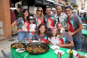 6.000 personas disfrutan de las multitudinarias paellas de Sant Pere en el Grao de Castellón