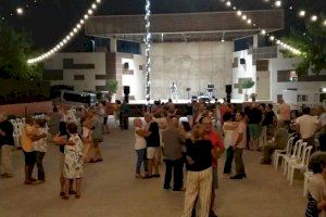 Baile en la playa de Nules para la gente mayor: un atractivo más para el verano