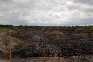 Un nuevo incendio quema parte del paraje de la Desembocadura del Millars