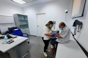 El consultorio de Urbanova abre sus puertas hasta el 15 de septiembre para reforzar la atención sanitaria de esta zona costera