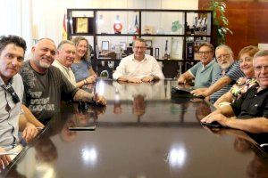 El alcalde de Benidorm recibe a la nueva junta directiva del centro Doble Amor