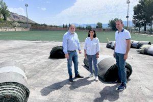 Villena comienza la sustitución del césped artificial del Campo de Fútbol Luiche