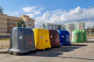 Hasta 1.500 euros de sanción por tirar la basura fuera de los contenedores o del horario establecido en Nules (Archivo)