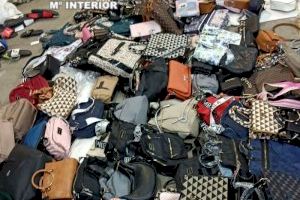 Cinco detenidos por la venta de artículos falsificados en el paseo marítimo de Peñíscola