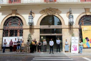 Sagunto guarda un minuto de silencio en señal de condena y repulsa por los presuntos asesinatos machistas en Antella y Logroño