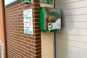 Montaverner instala un desfibrilador público en el exterior del centro de salud