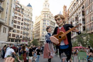 Desfilades, concerts i museus oberts fins a la matinada: València es prepara per a la ‘Gran Nit’