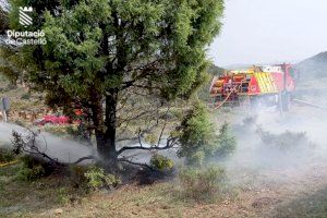 Els bombers controlen dos incendis a La Vall d'Uixó i Morella