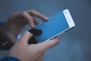 Sumar lanza un envío masivo de SMS en los móviles a pocas horas de cerrar la campaña electoral
