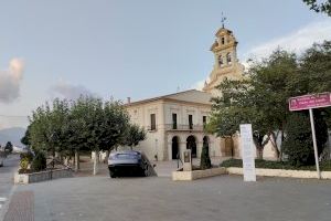 La historia se repite: cae un coche por las escaleras de la Basílica del Lledó en Castellón