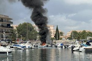 Explota el depòsit de gasolina d'una embarcació en el Port de Xàbia amb almenys un ferit greu