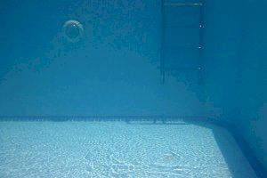 Mor ofegat un banyista en una piscina de La Nucia