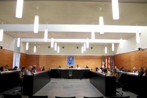 El pleno propone conceder condecoraciones honoríficas a tres trabajadores del Ayuntamiento de San Vicente