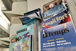 El alcalde de Burriana afirma que las revistas en valenciano “no se han retirado” y Compromís celebra que sigan en la biblioteca