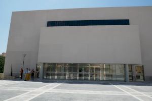 La nueva plaza del Teatro Chapí, abierta al público